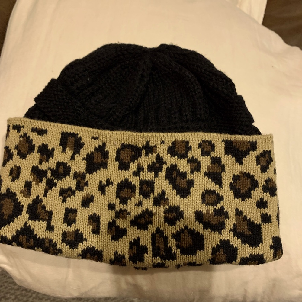 Knit leopard beanie hat